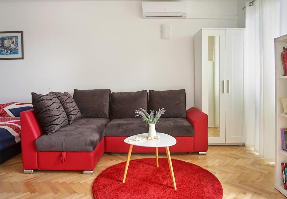 Studio Apartment One Sun ロヴラン エクステリア 写真